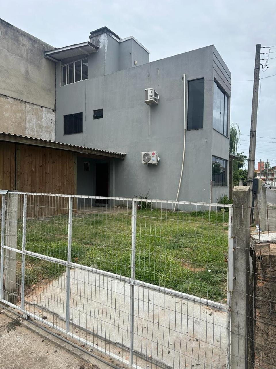 Sobrado Com Terraco E Area De Churrasqueira. Torres Esterno foto