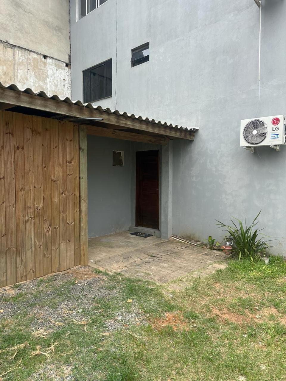 Sobrado Com Terraco E Area De Churrasqueira. Torres Esterno foto